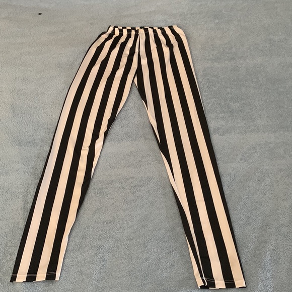 3 pairs of leggings. Thin for warmer weather. Small - Picture 6 of 9